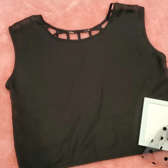 See-through cage back top - Picture 7 of 7